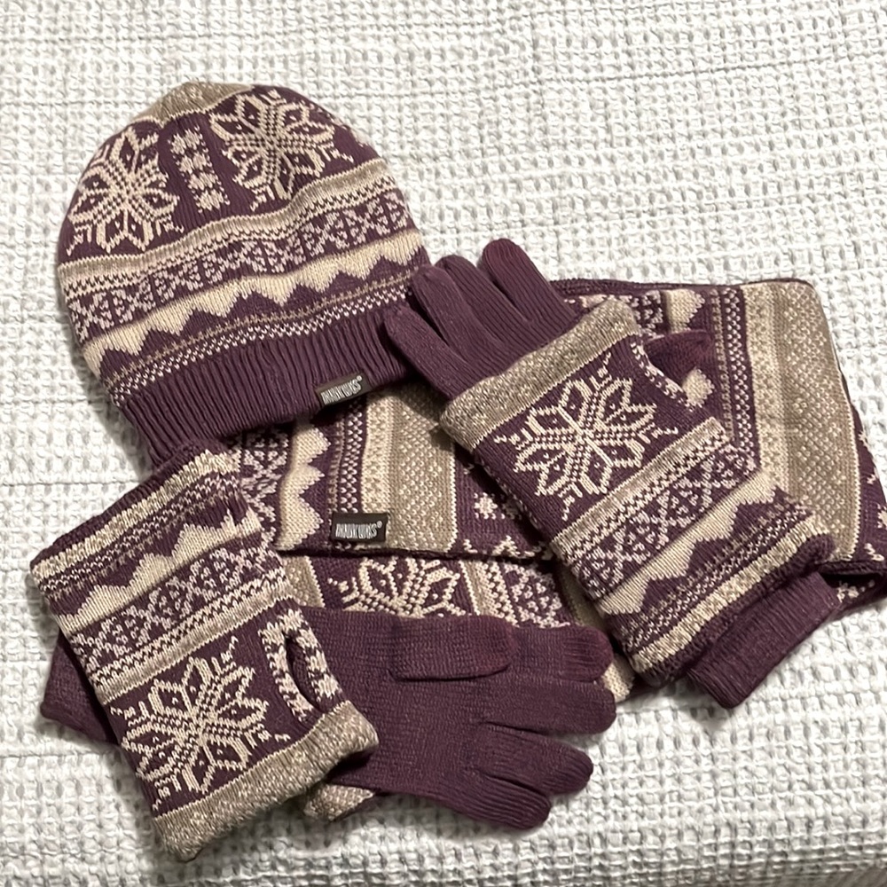 Muk Luk Women’s Scarf Set